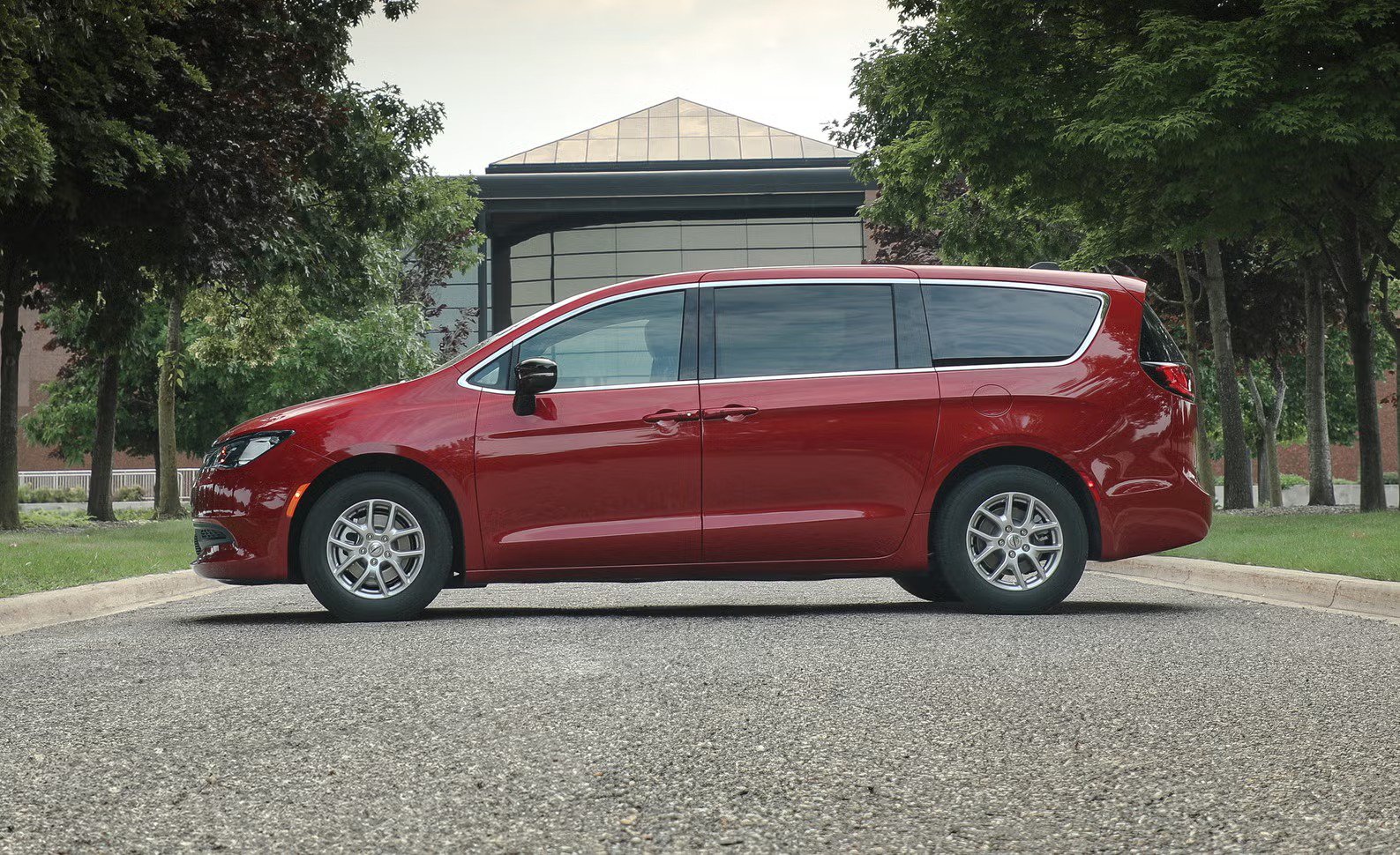 Chrysler Issues Recall for 178,000 Minivans Over a Side Curtain Airbag Defect